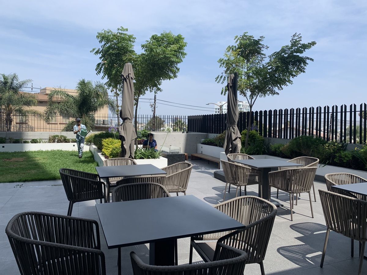 18 of 21: Área social con salón de usos múltiples