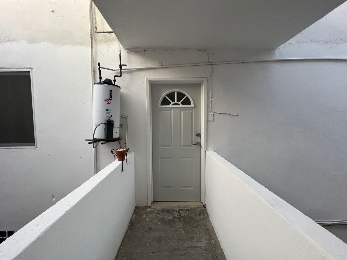 27 de 28: Acceso al Departamento