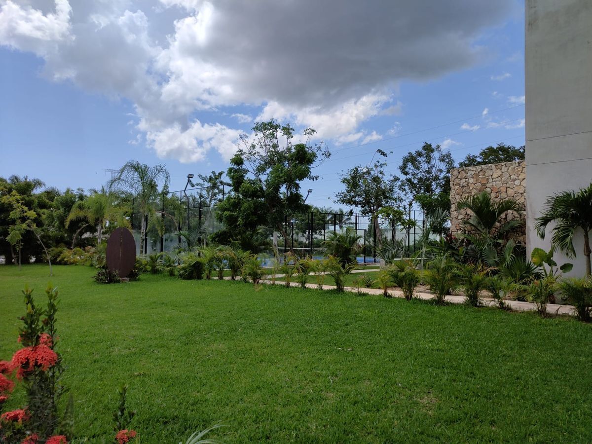 21 de 25: Área verde Townhouse Xcanatún, Mérida