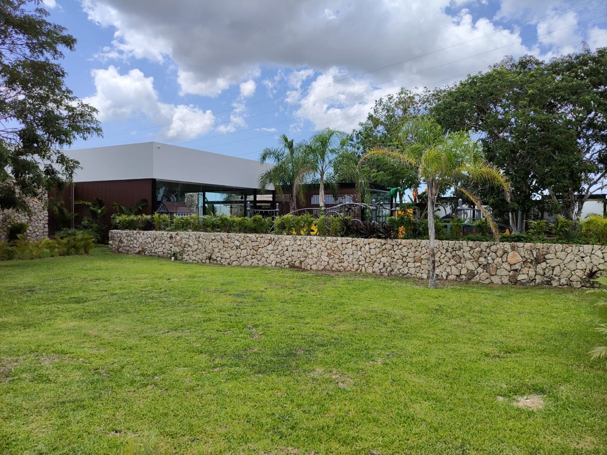 24 de 25: Área verde Townhouse Xcanatún, Mérida