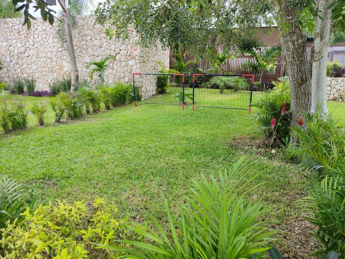 25 de 25: Área verde Townhouse Xcanatún, Mérida