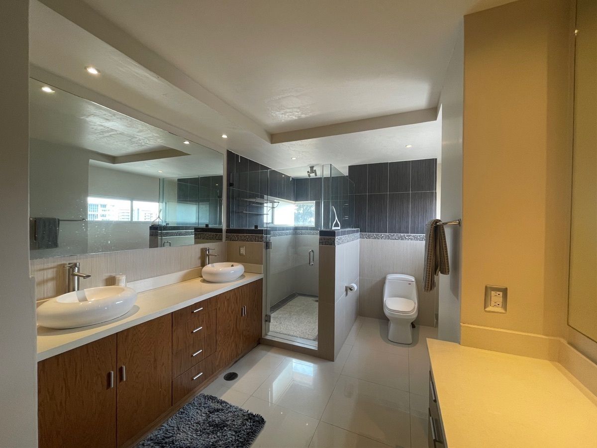 5 de 33: Baño cuarto principal