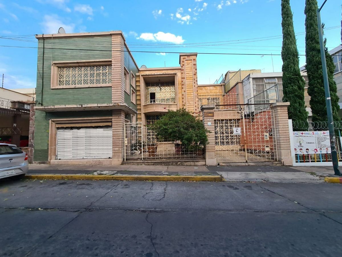 VENDO CASA EN EL CENTRO FRENTE COLEGIO ANAHUAC! 01/CC/SG/ SC