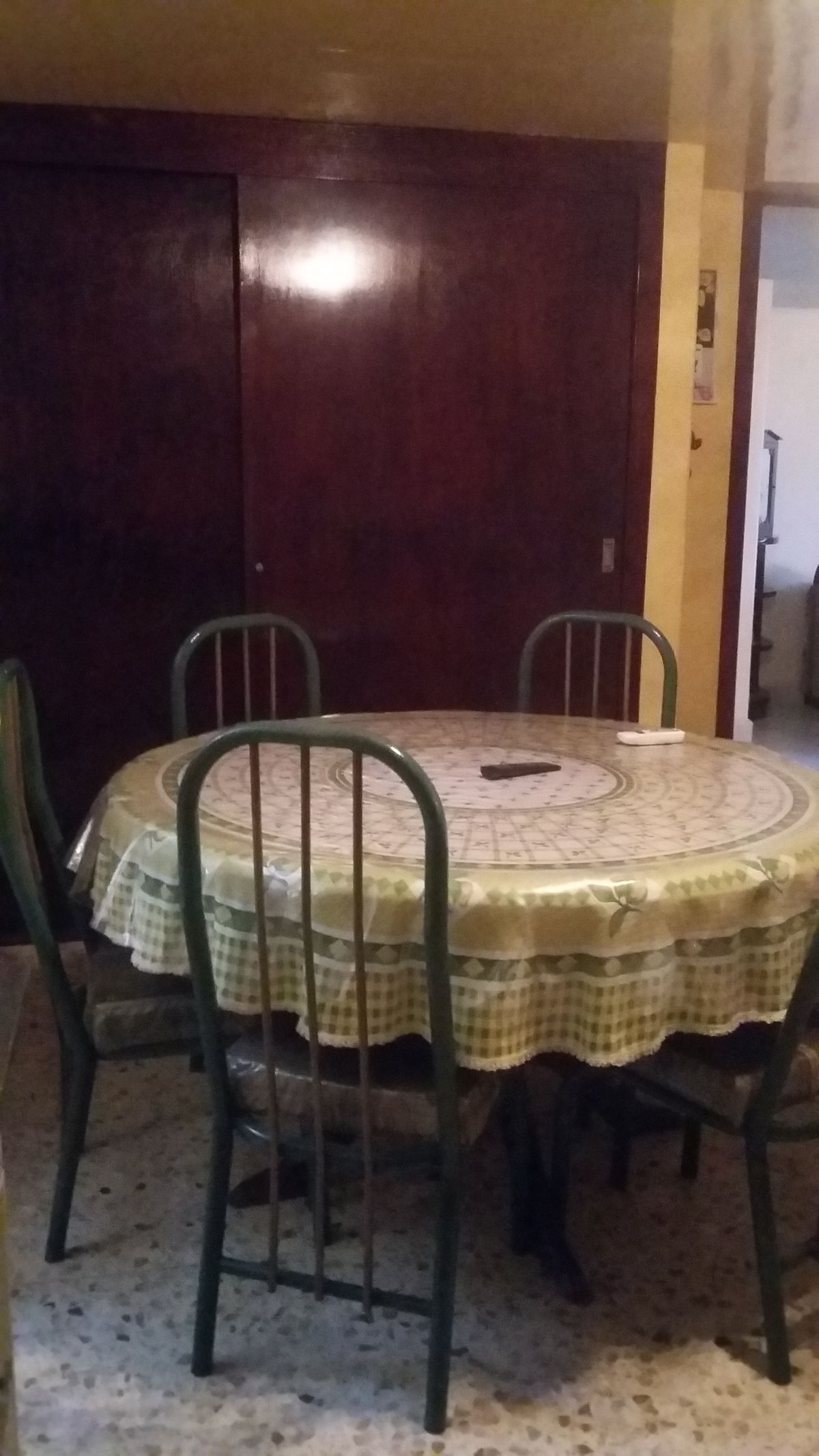 8 de 10: cocina con despensa muy amplia