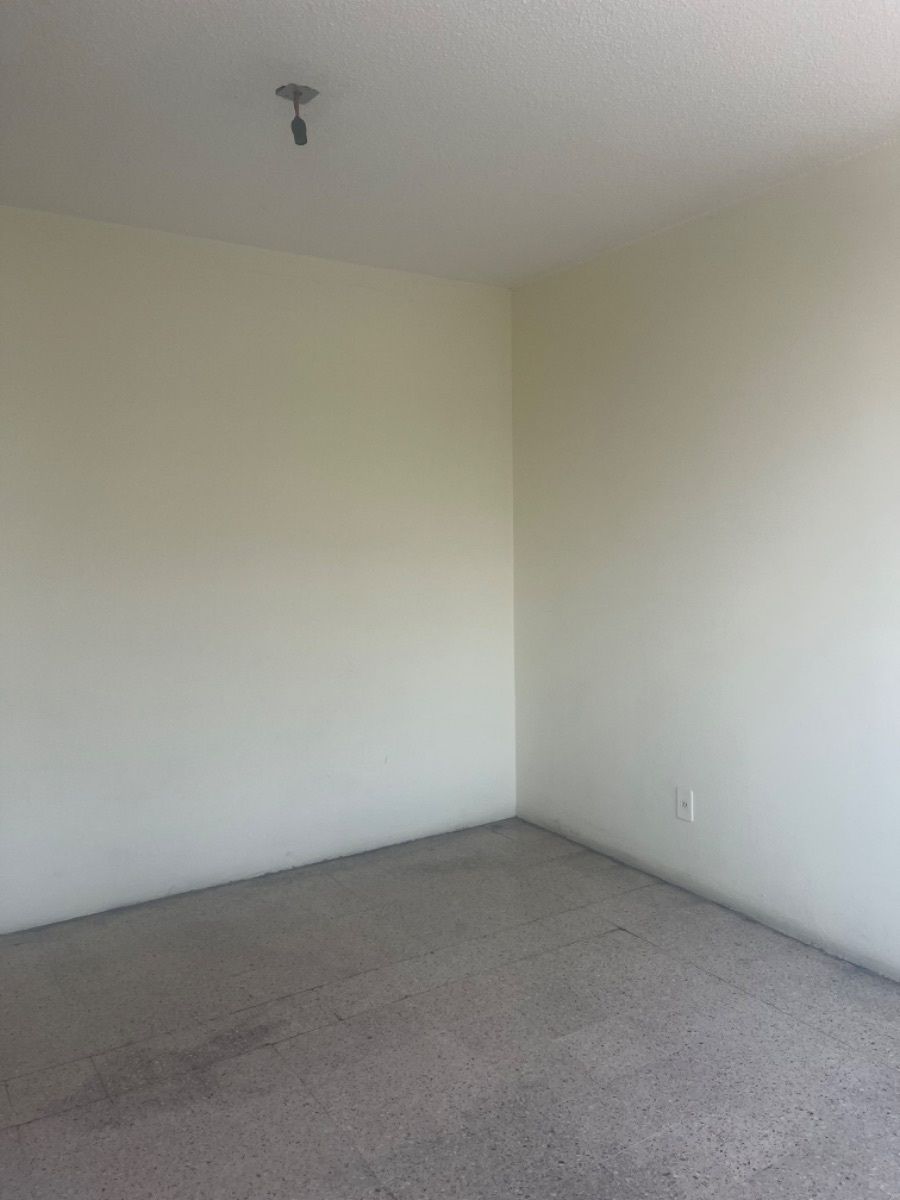 4 of 18: Sala