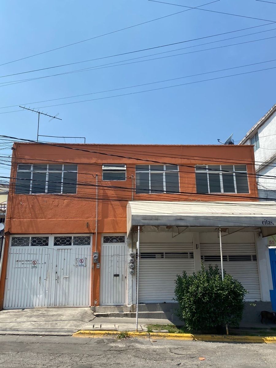 1 of 18: Fachada