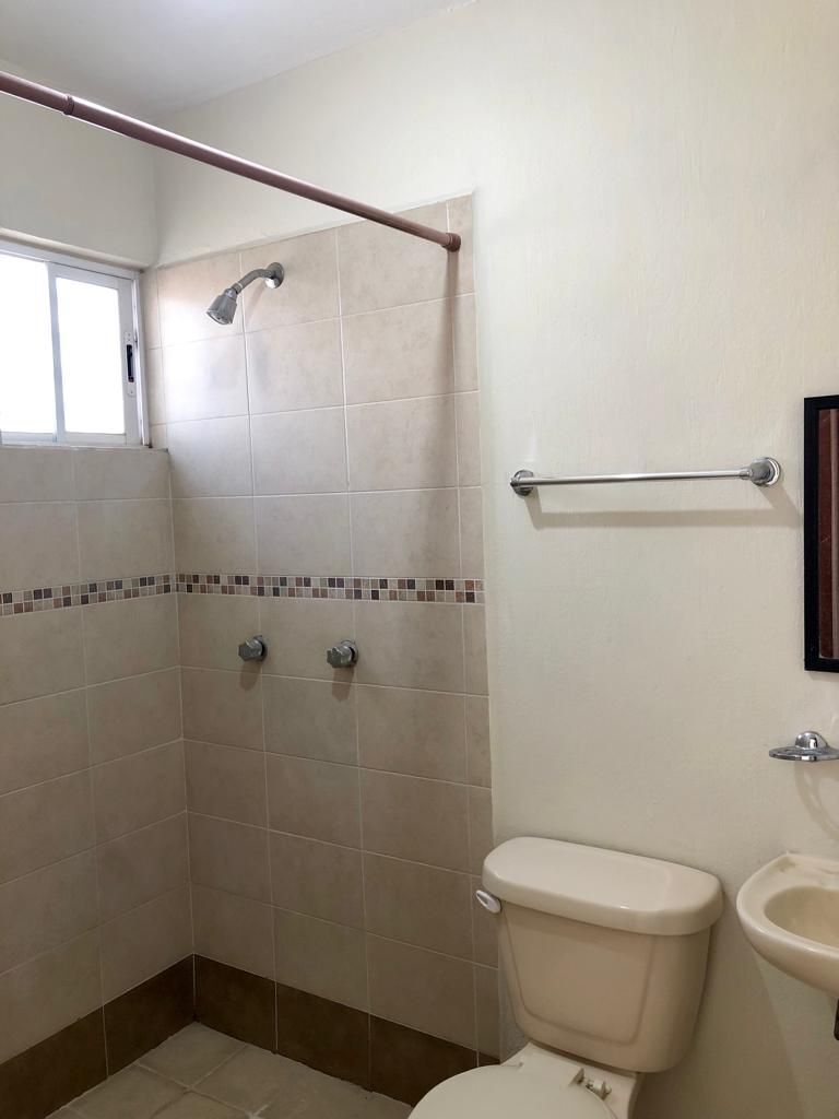 2 de 23: Baños completo planta baja