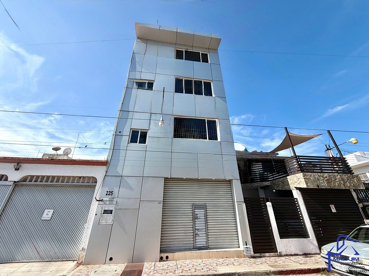 Fachada, foto 1 de 44