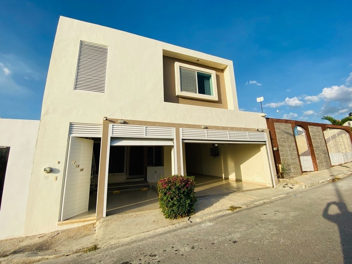 CASA EN VENTA EN FRACCIONAMIENTO VILLAS DE KALA