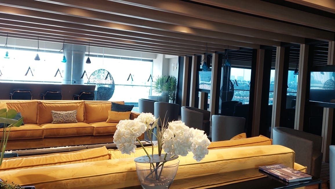 5 of 34: Lobby, disfruta los partidos de fútbol en estas pantallas 