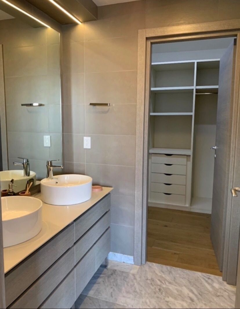 18 of 34: Recámara principal con vestidor y baño