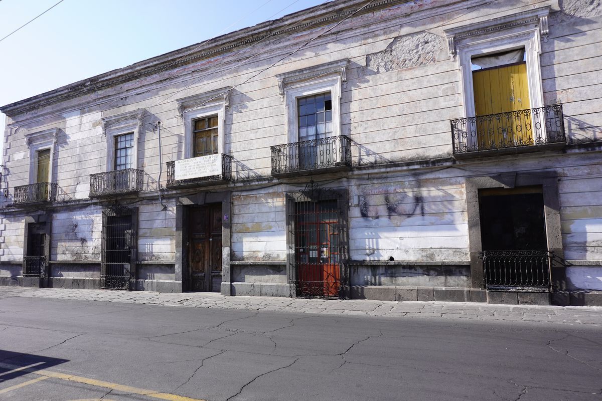 1 de 17: 28.00 M. DE FACHADA