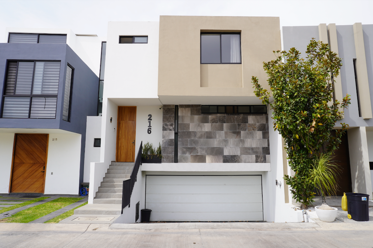 BEAUTIFUL HOUSE INSIDE THE PARK IN THE IMPERIAL VALLEY FOREST SECTION - foto 1