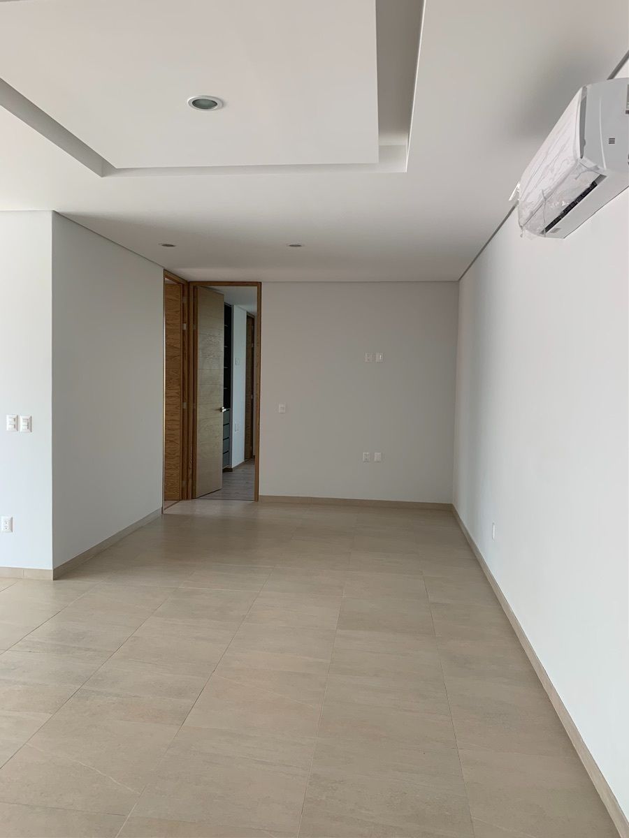 8 of 25: Cuarto TV / Estudio