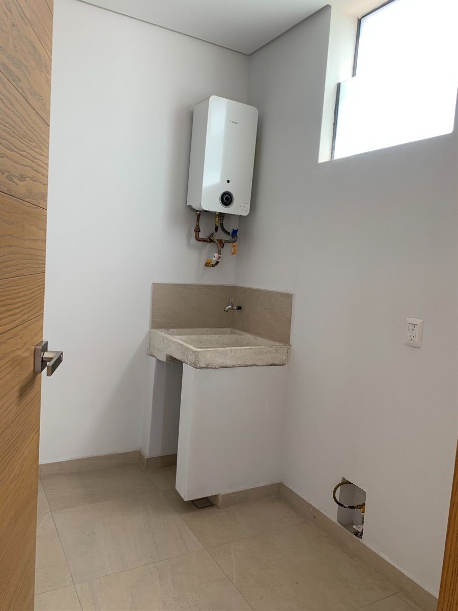 9 of 25: Cuarto de lavado