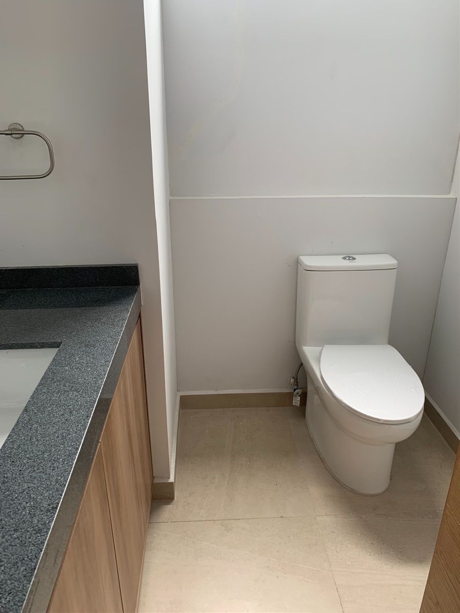 3 of 25: Baño visitas