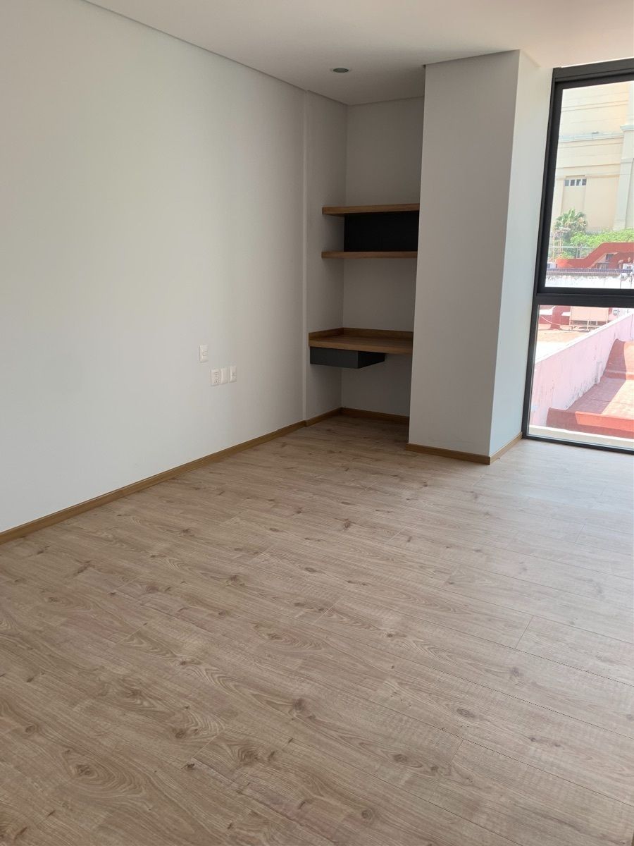 13 of 25: Recámara principal 