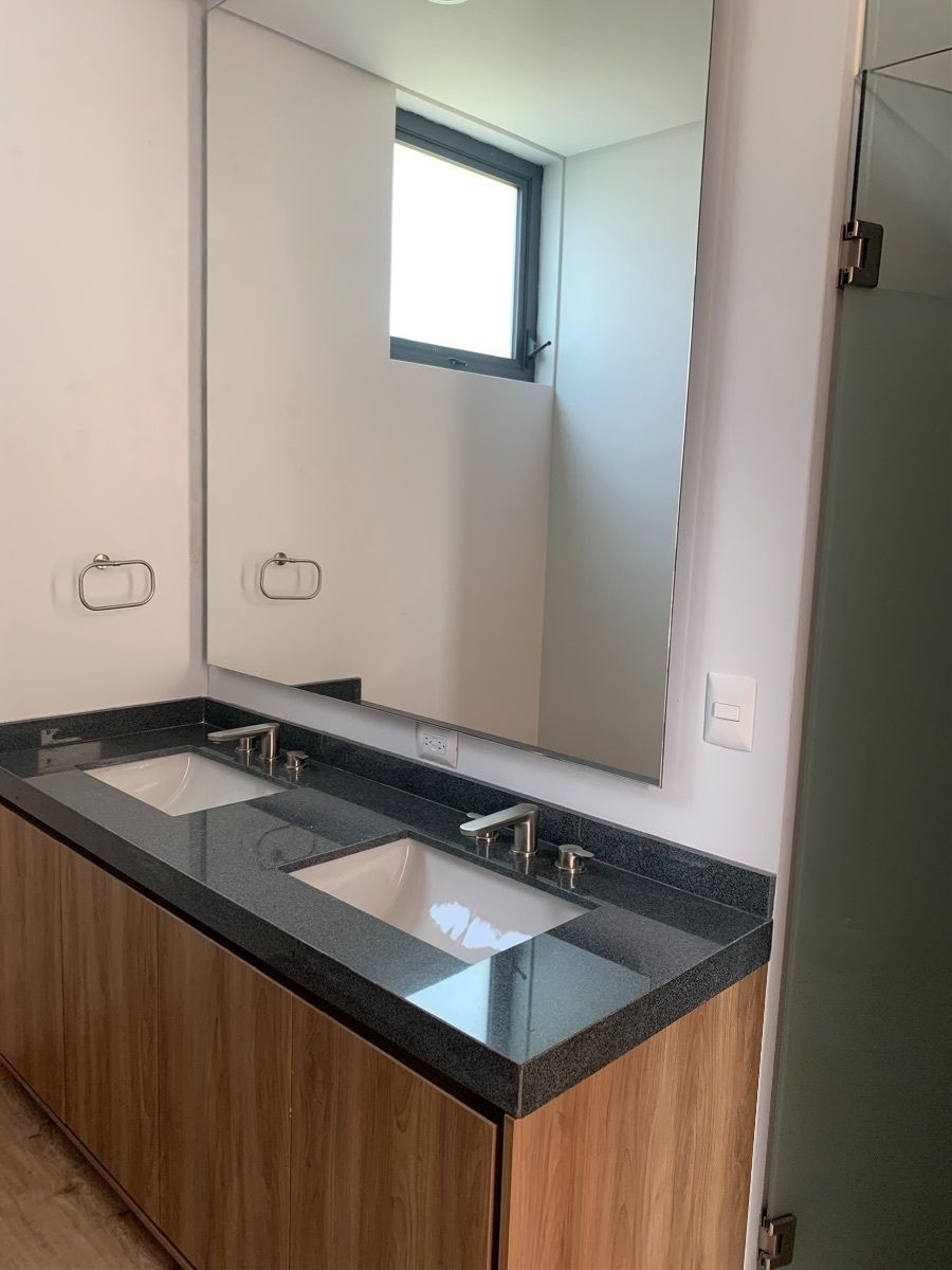 16 of 25: Baño completo 