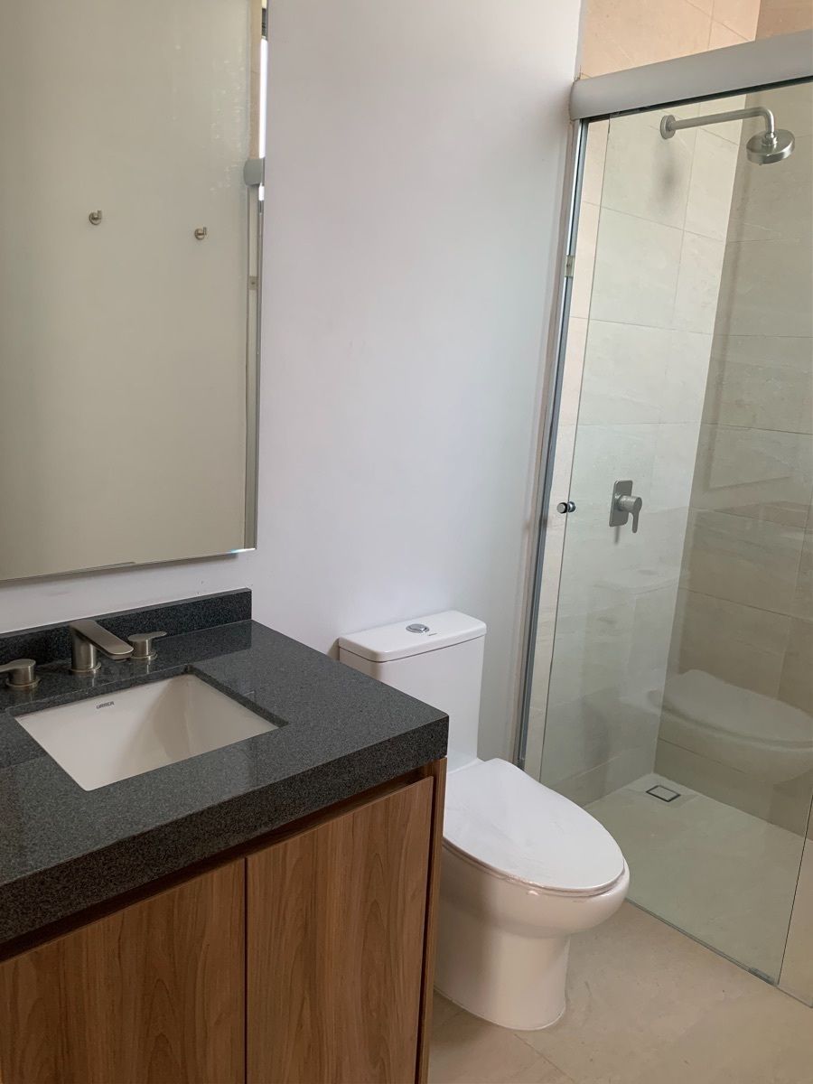 20 of 25: Baño completo