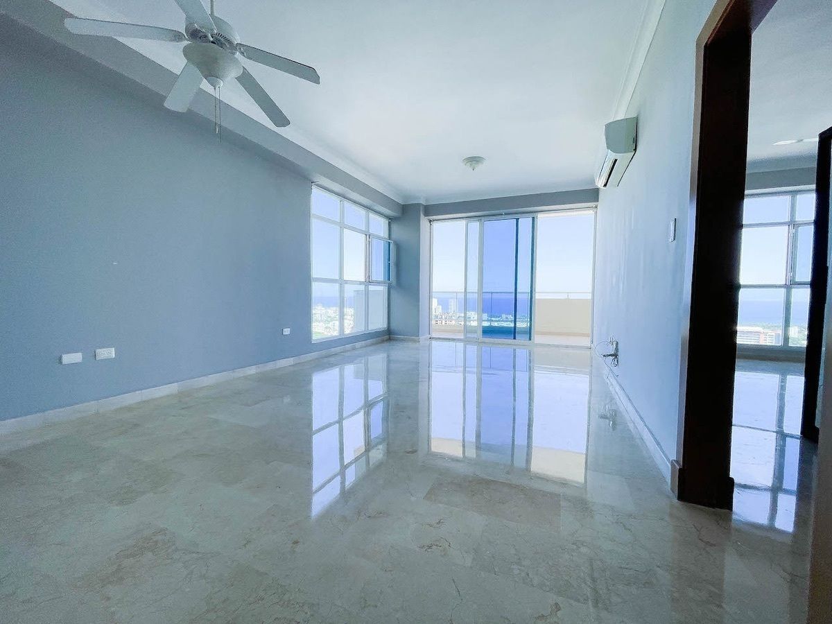 2 de 10: Espacio abierto e iluminado para sala-comedor . con vista Su