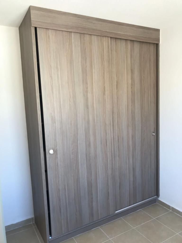 5 of 8: Closet recamara