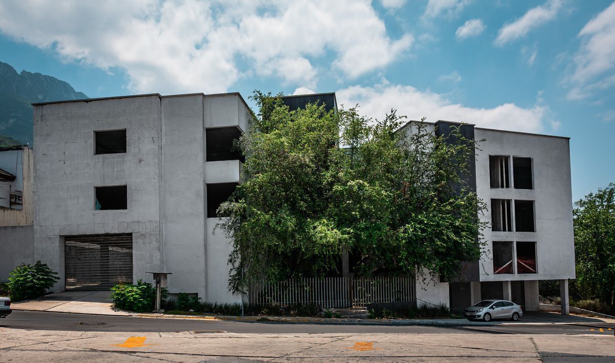 Edificio comercial en Bosques del Valle