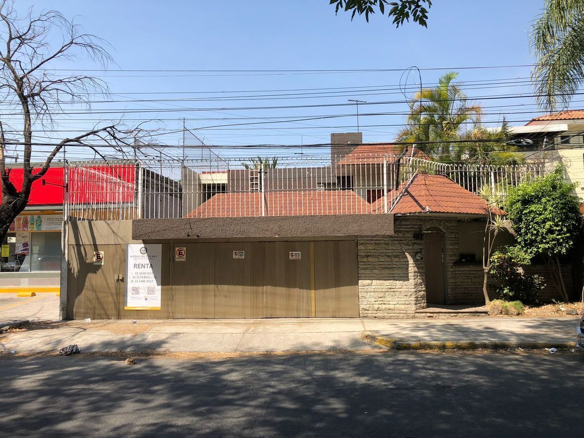 CASA PARA USO COMERCIAL A CUATRO CUADRAS DE PLAZA DEL SOL