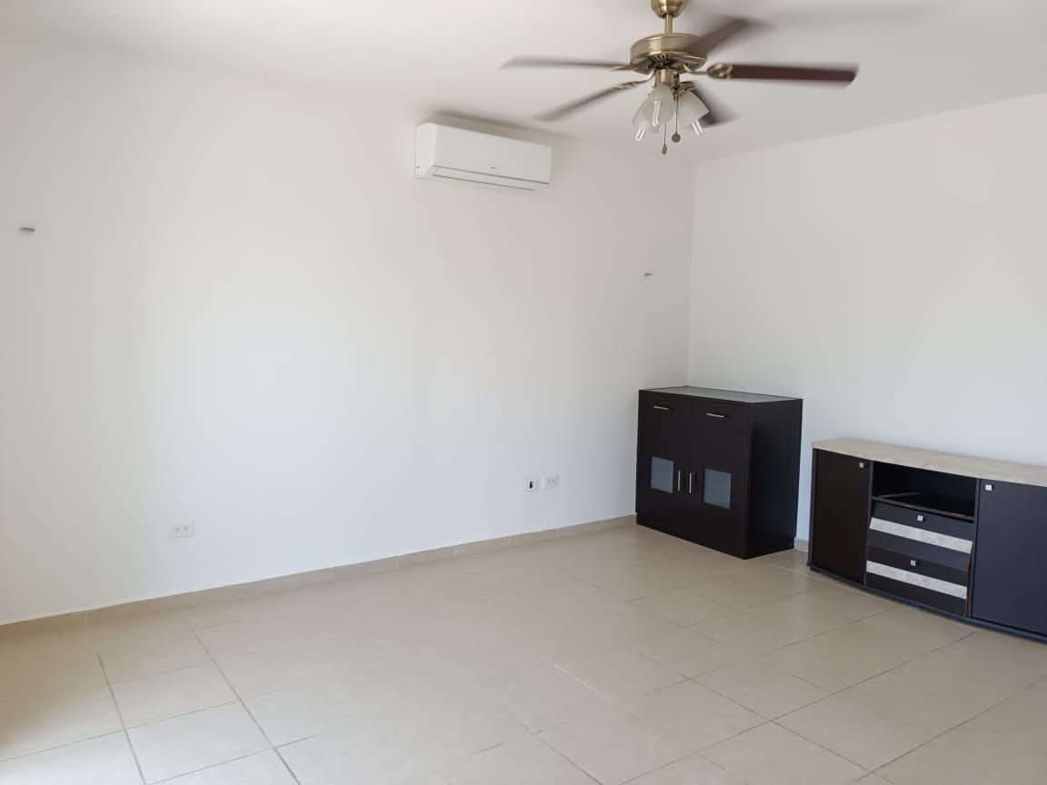 27 of 28: Recámara con terraza