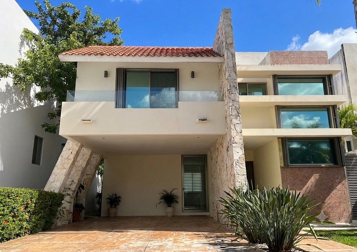 RENTA CASA AMUEBLADA EN RESIDENCIAL CUMBRES, foto 1 de 18