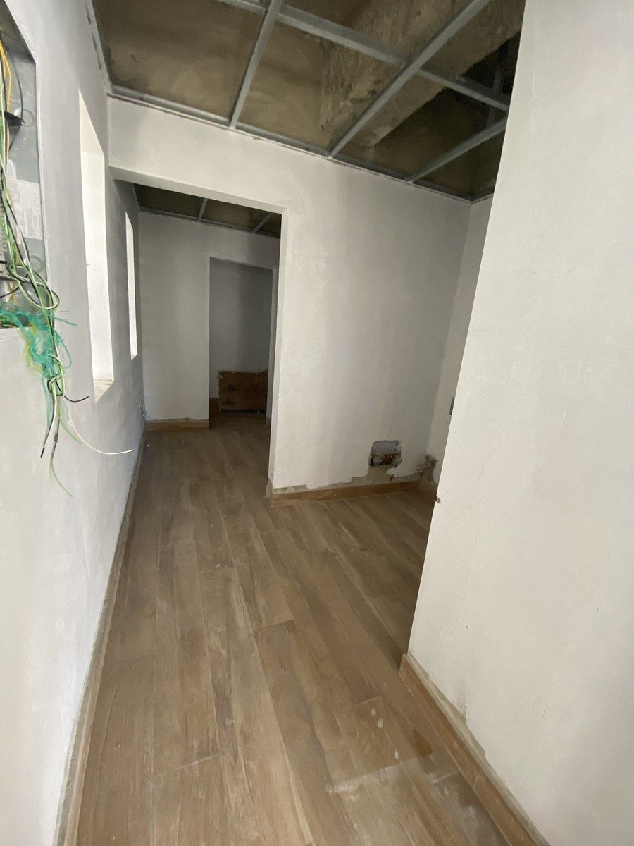 15 de 20: Área de Lavado+ Cuarto de Servicio con su baño