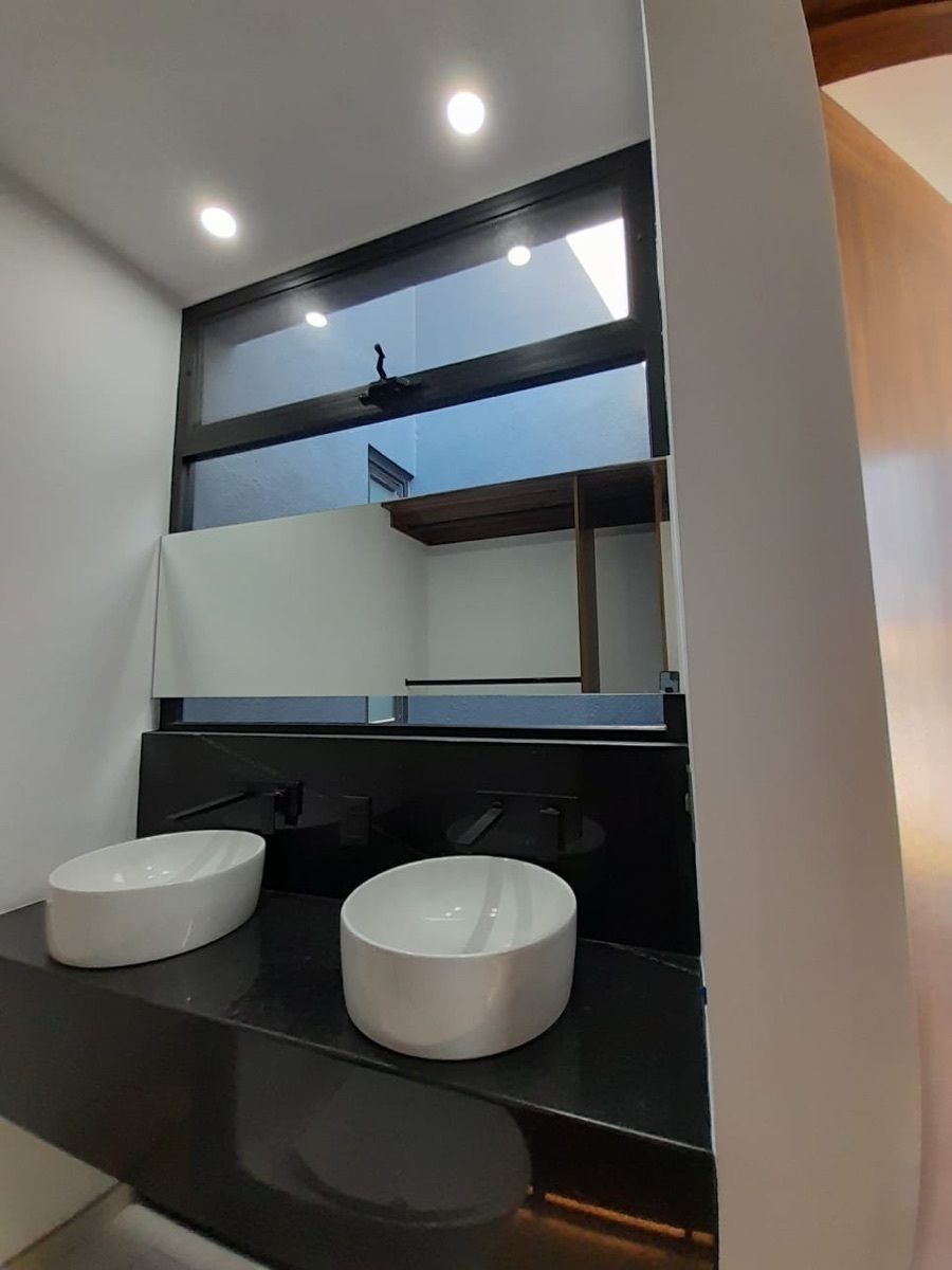 6 de 18: Baño recamara principal