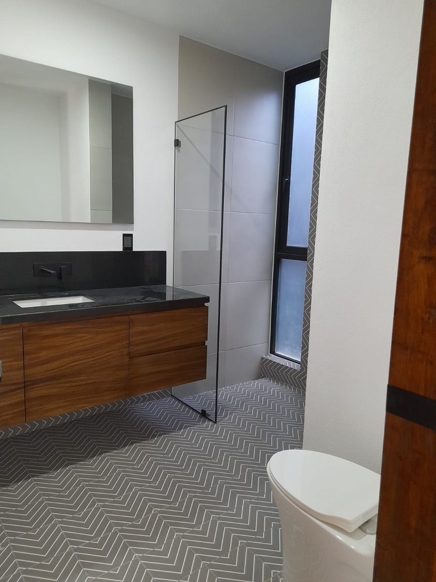 8 de 18: Baño recamara secundaria