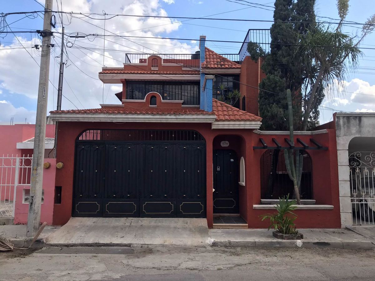 En Venta casa Francisco de Montejo con pisicina