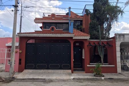 En Venta casa Francisco de Montejo con pisicina