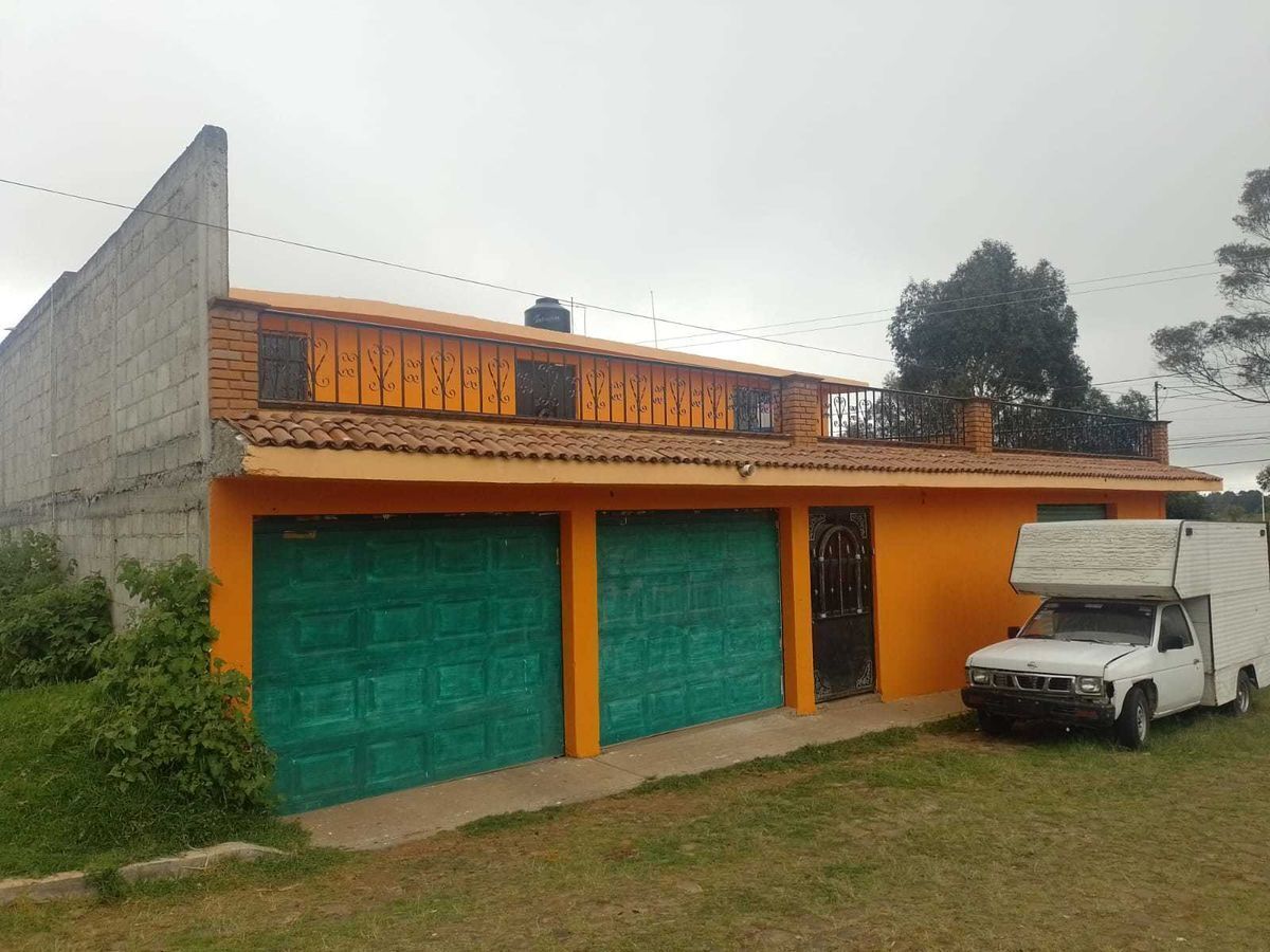 Venta de amplia casa en esquina con accesoria en Amealco, Qro. | EasyBroker