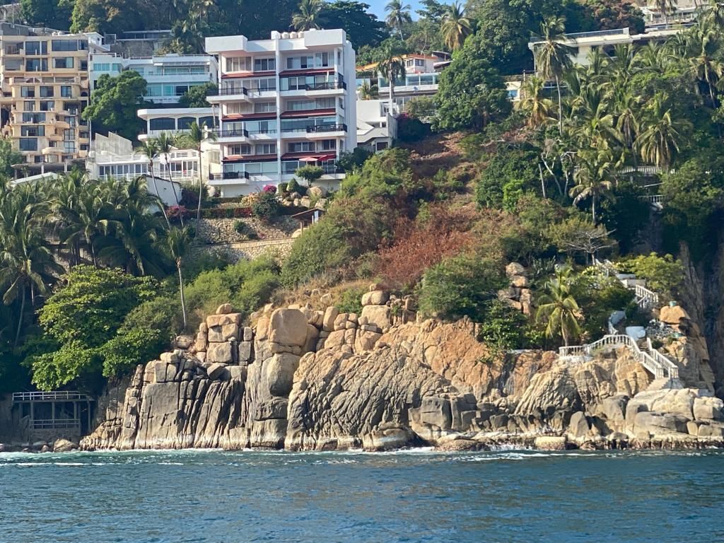 4 de 26: Vista del terreno desde el mar.