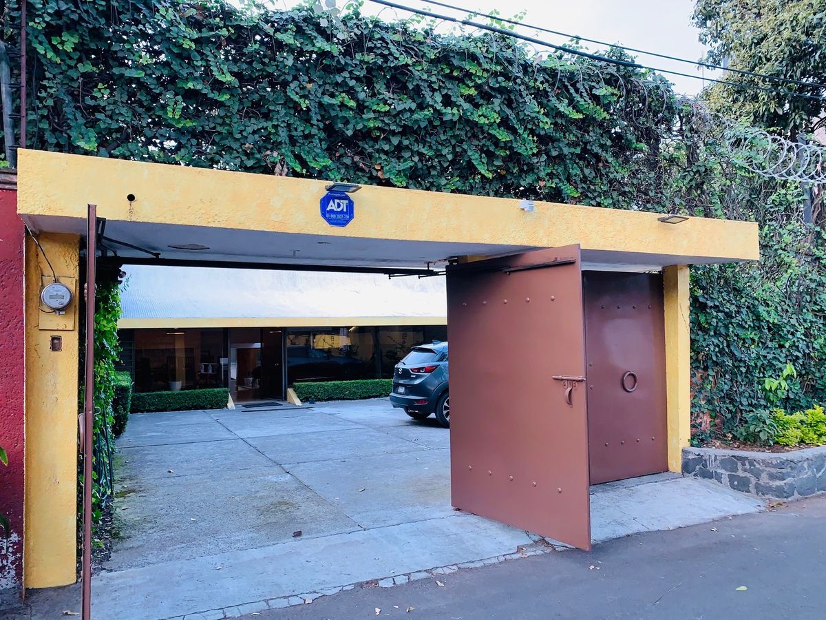 40 of 43: ENTRADA ESTACIONAMIENTO