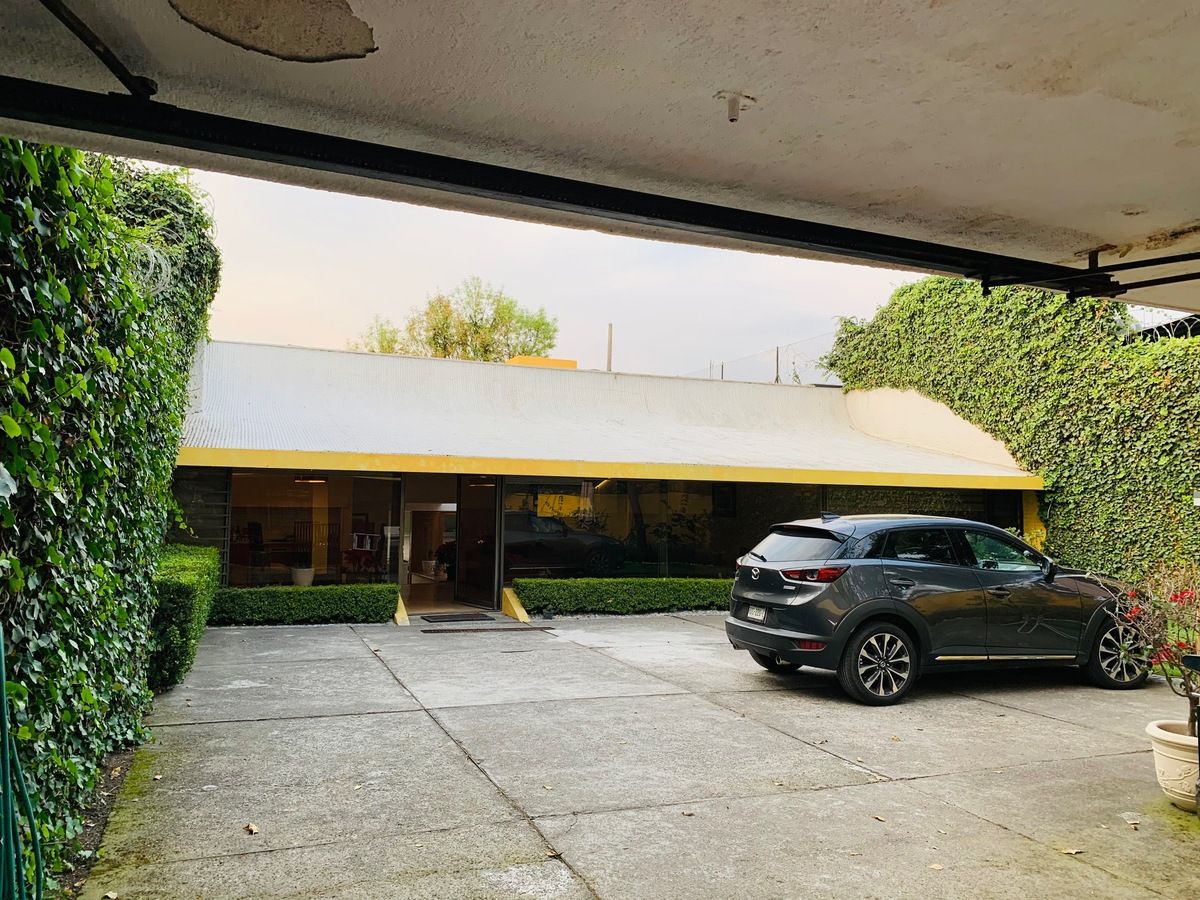 42 of 43: ESTACIONAMIENTO