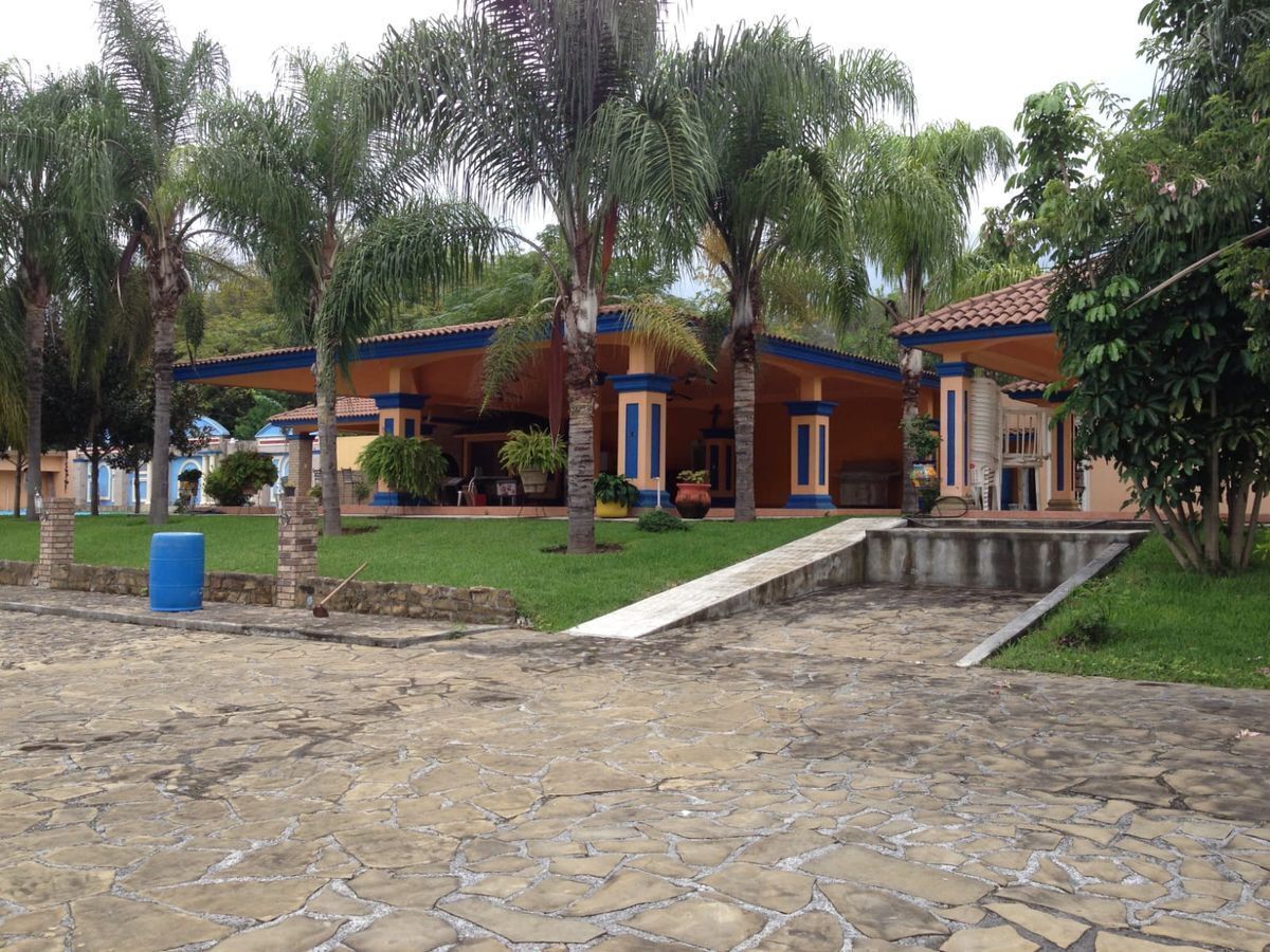 6 de 30: vista frontal de las palapas