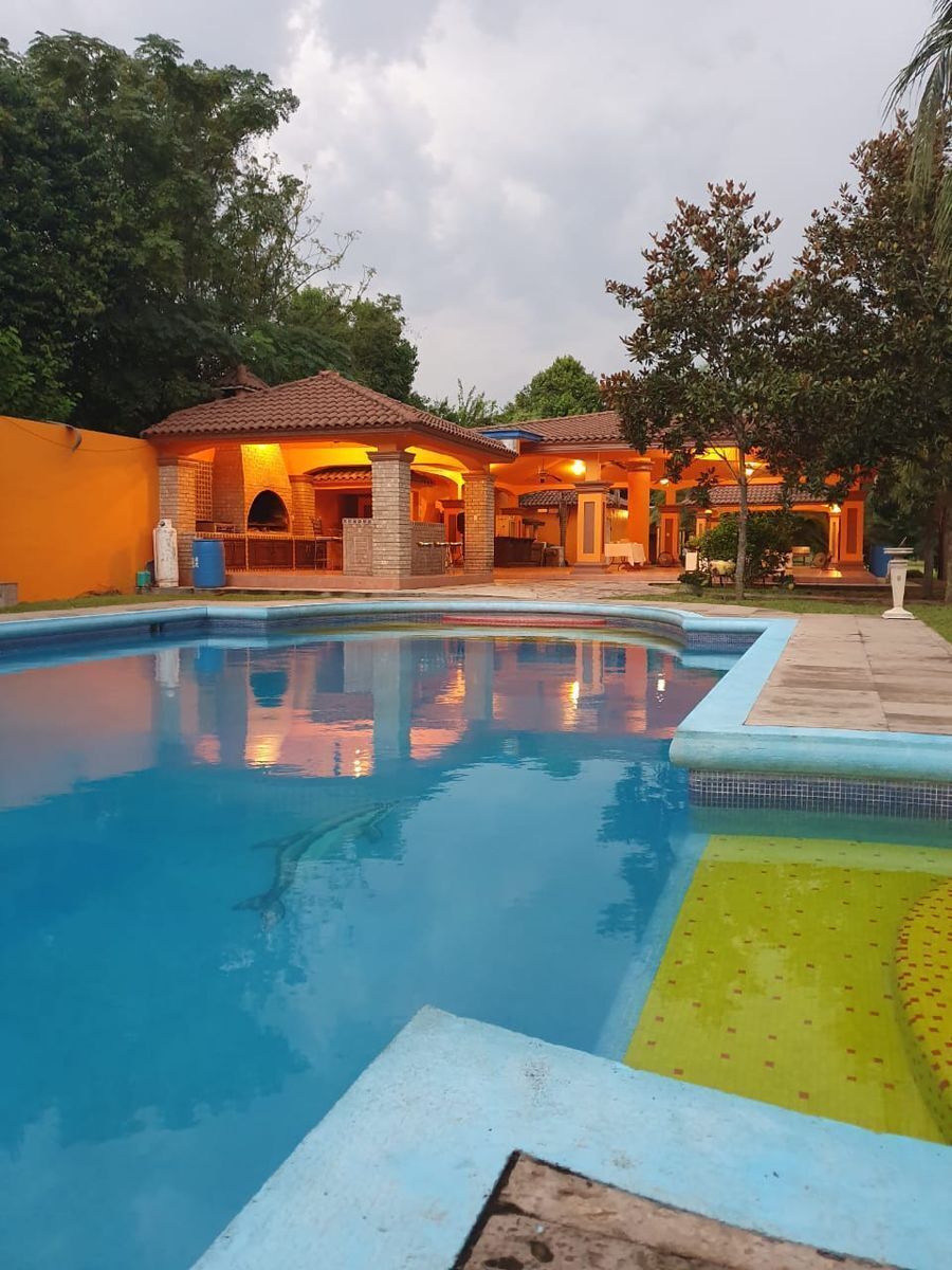 12 de 30: Alberca iluminada