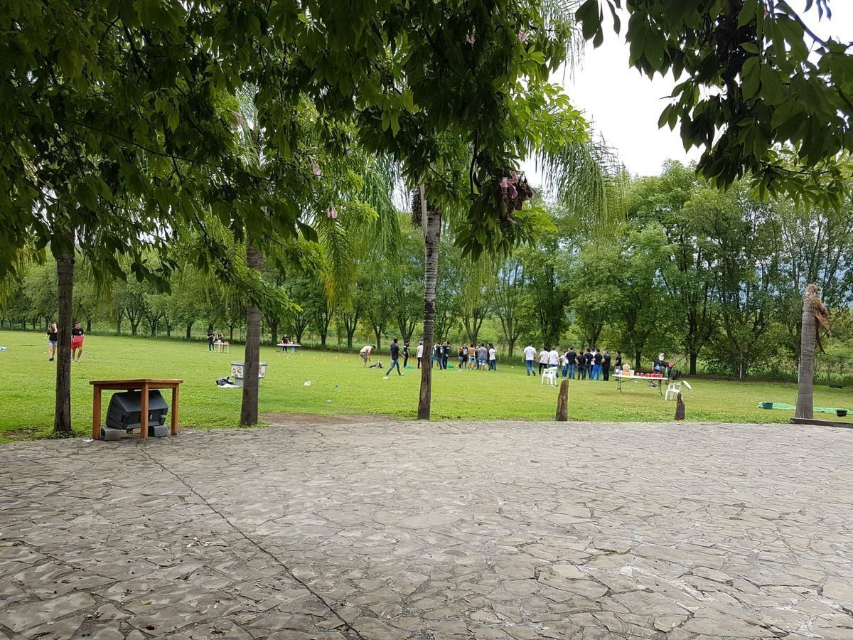 15 de 30: Entrada cubierta con laja