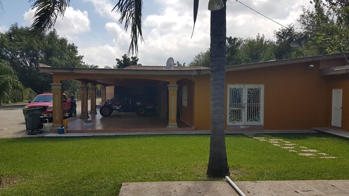 17 de 30: cuarto de juegos y cochera