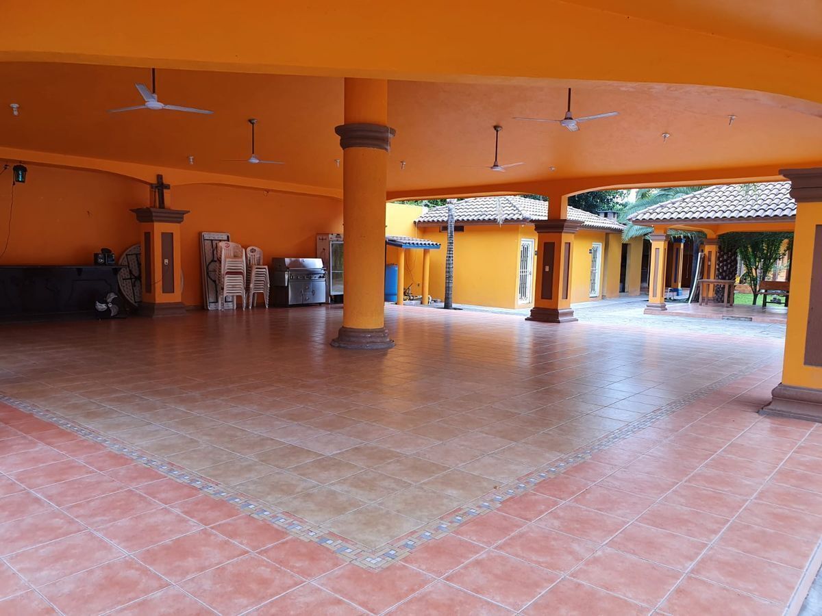 23 de 30: Palapa con Asador