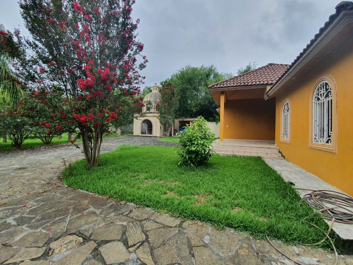 25 de 30: Casa Principal vista lateral