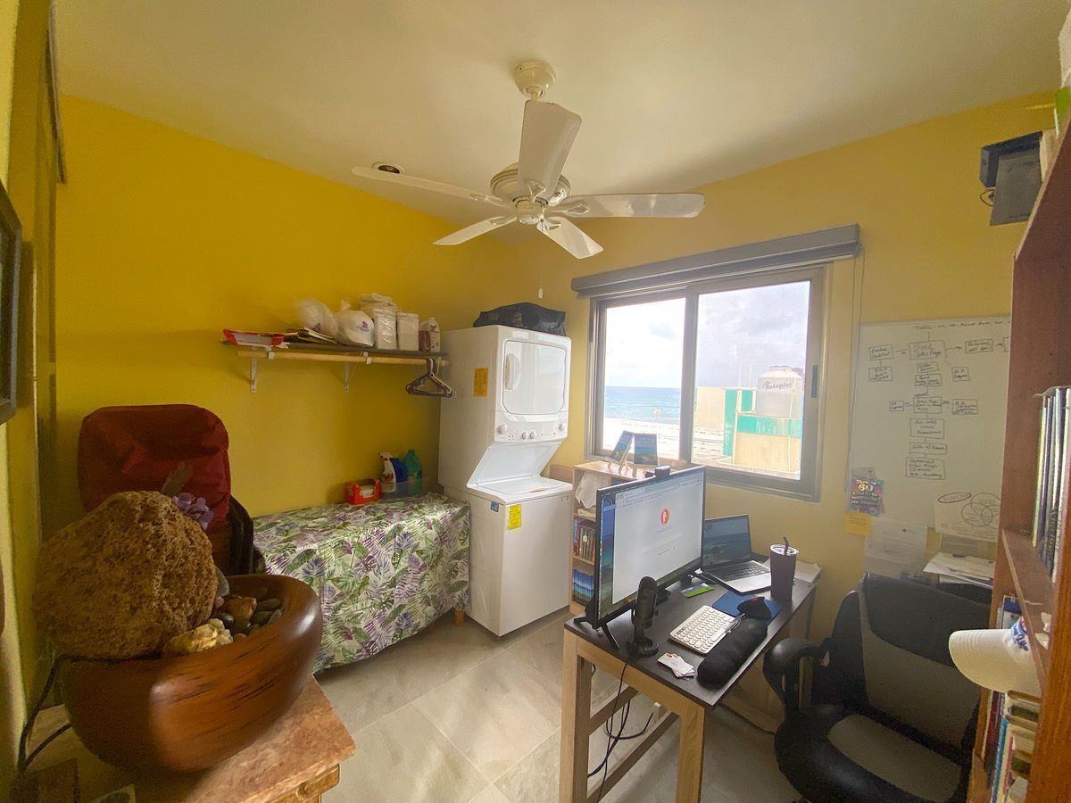39 de 45: L3 Office or BR with Caribbean View, washer/dryer combo