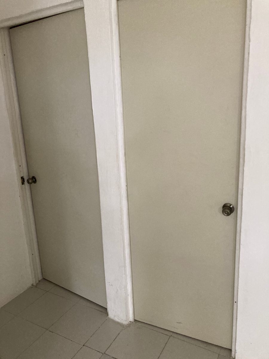 7 of 13: Puertas de recamaras y baño nuevas