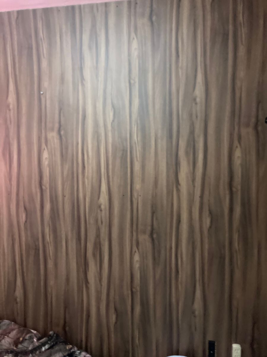 11 of 13: Pared recubierta de madera
