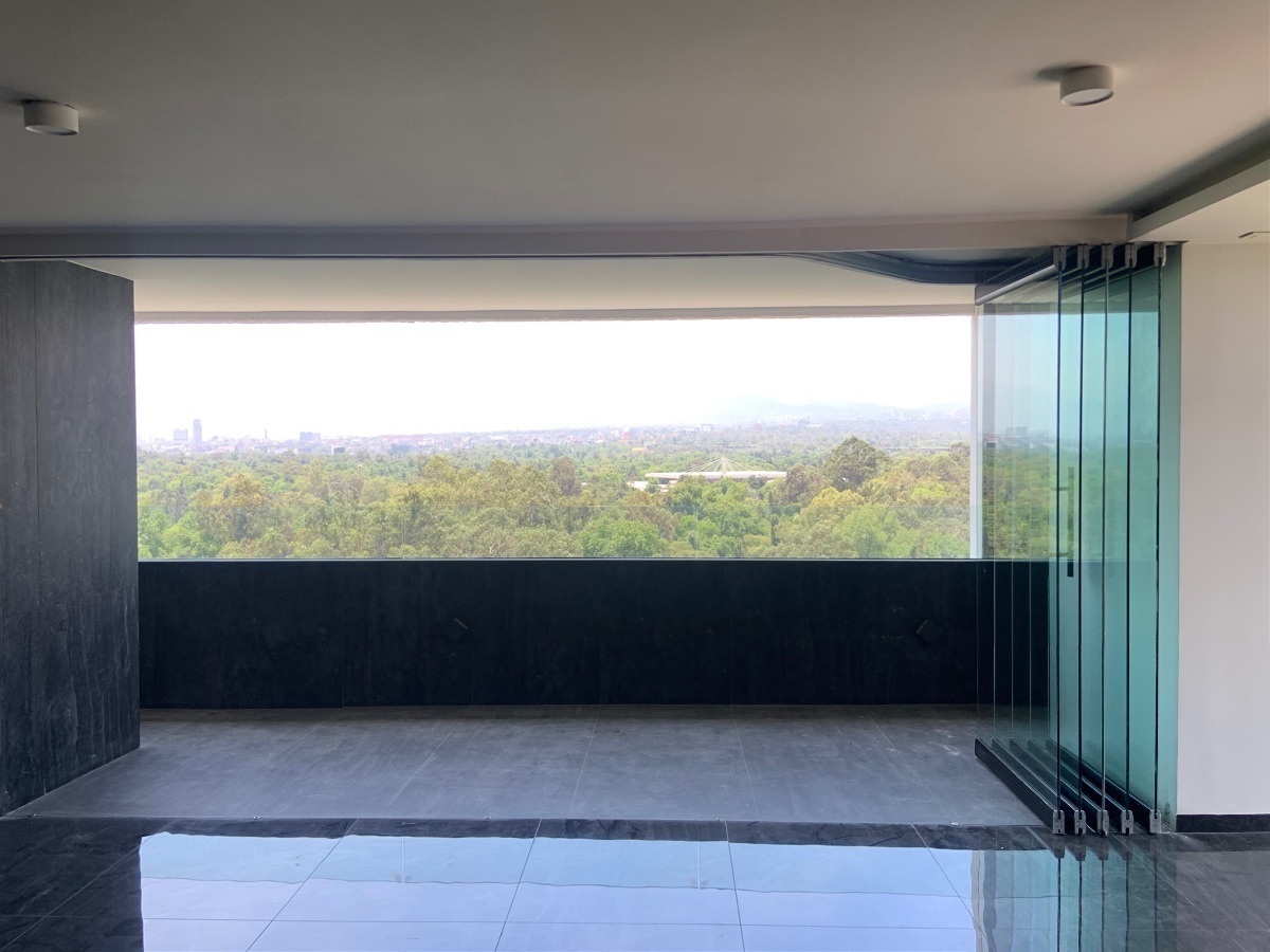 4 de 19: Comedor y terraza 