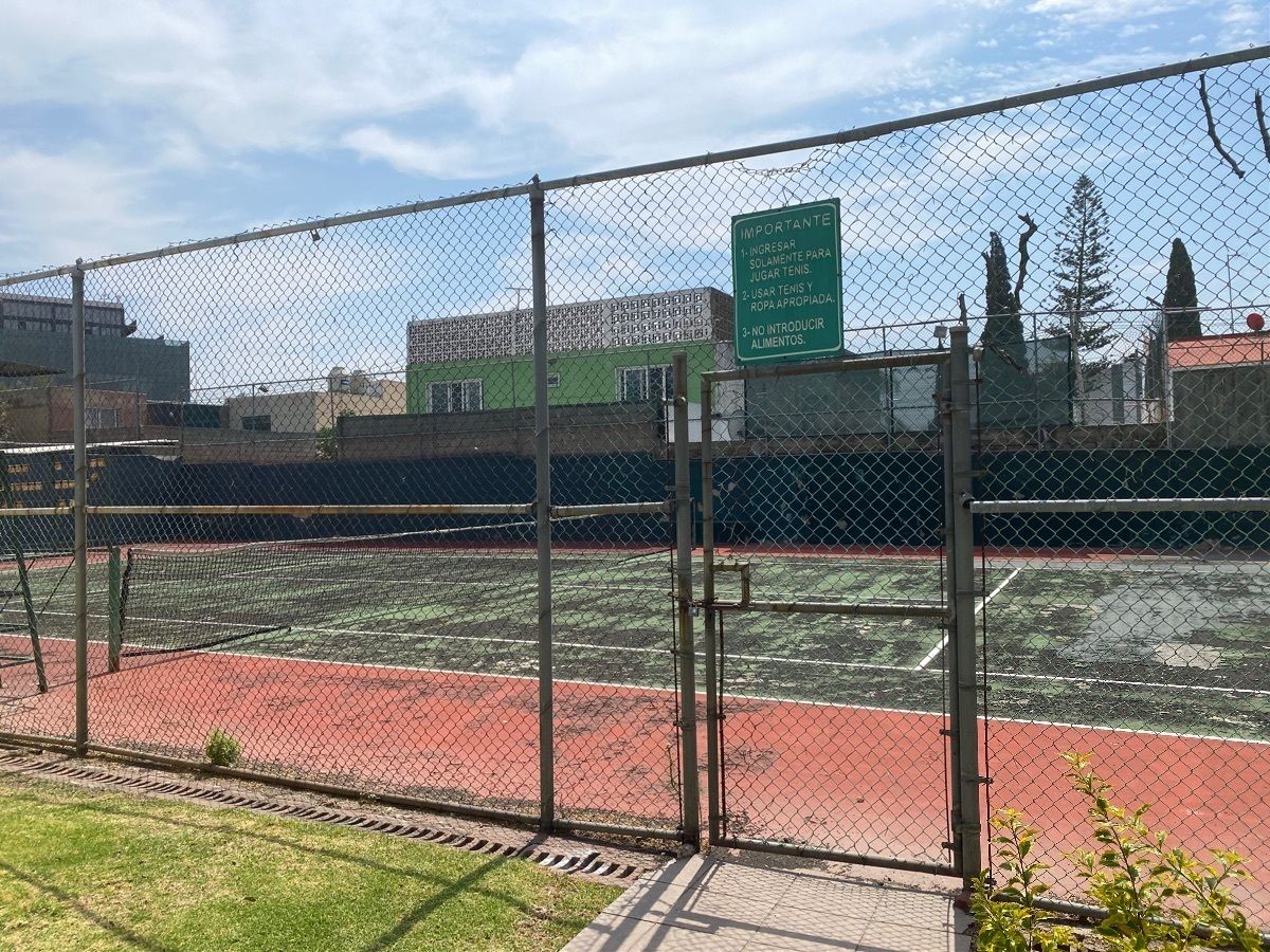 32 de 39: Cancha de tenis