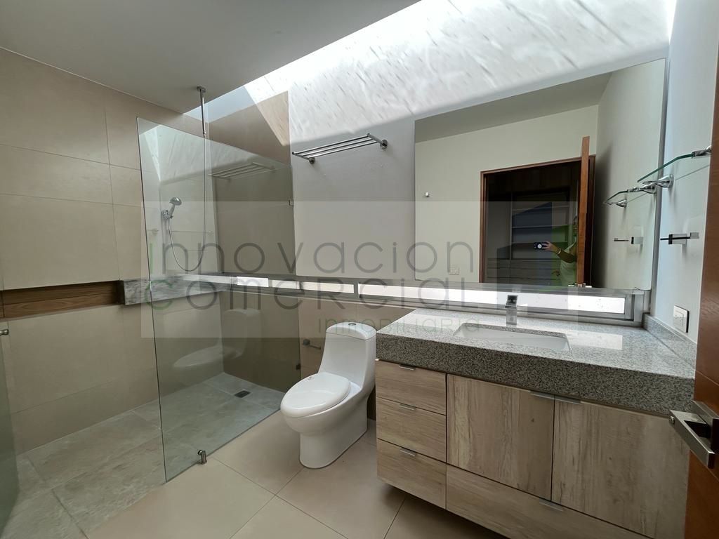 17 de 25: Baño de rec. secundaria